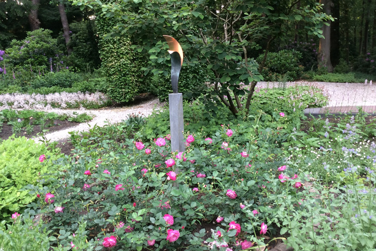 Een door ons aangeplante tuin.